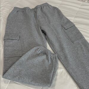 Men's Classic Gray Cargo Joggers. Size L